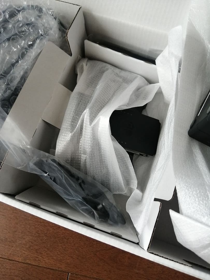 ゆ*じ様 ほぼ新品Nintendo Switch 本体