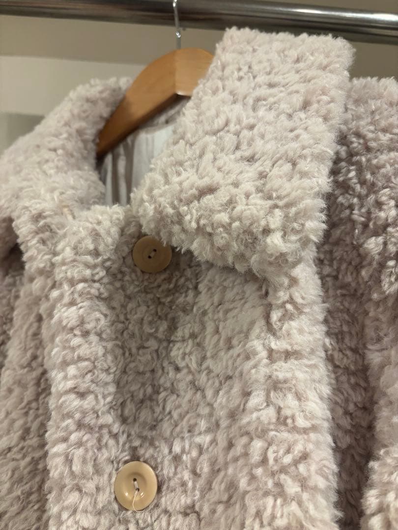 COS ロングコート白