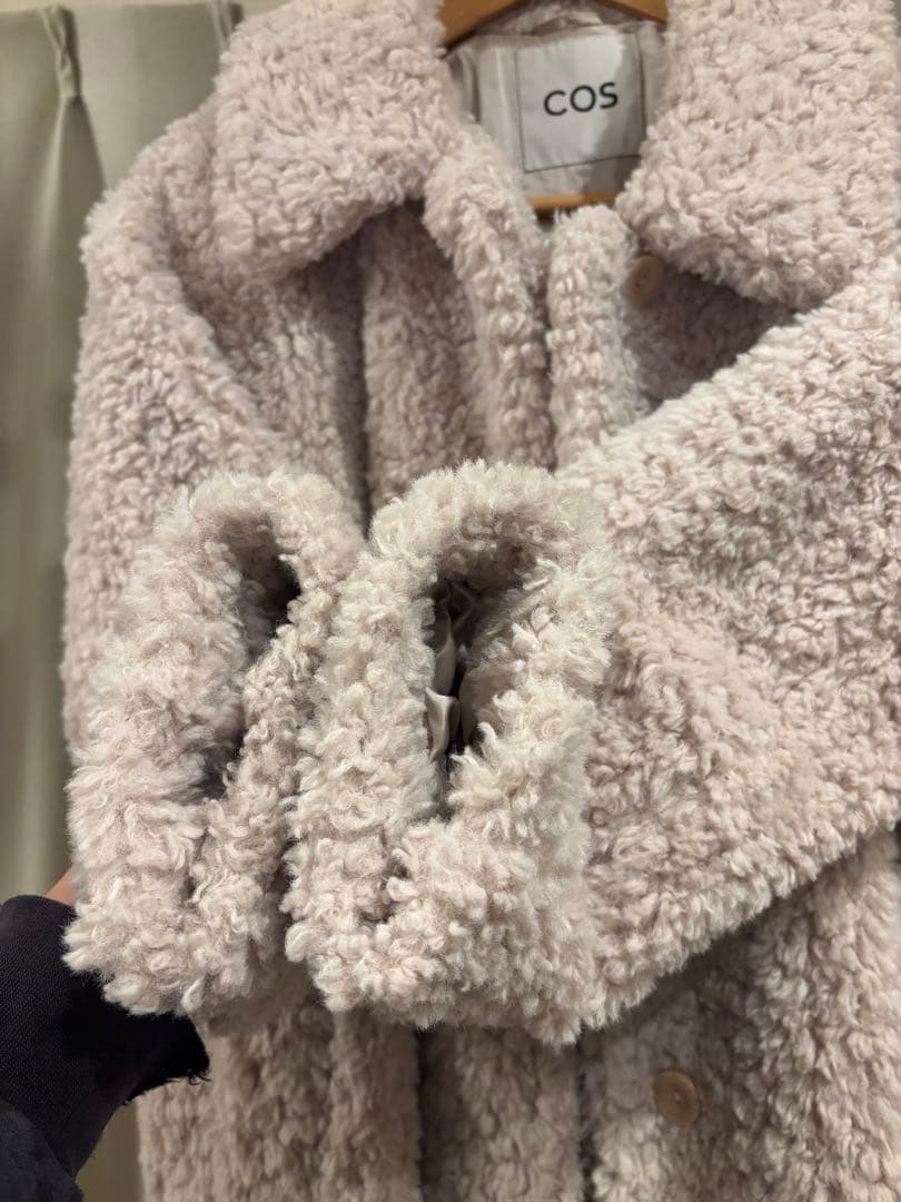 COS ロングコート白