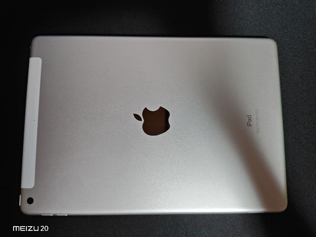 iPad 第9世代 64GB Wi-Fi+Cellular シルバー ケース付き