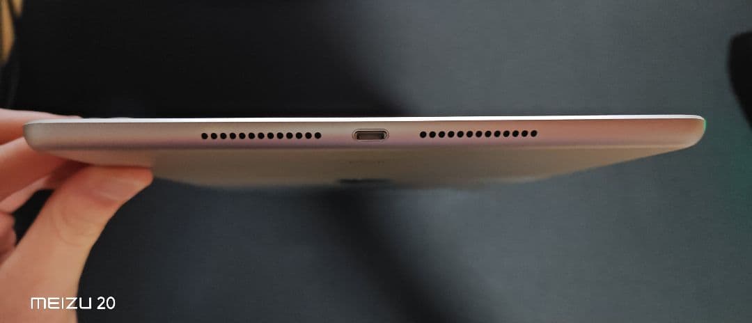 iPad 第9世代 64GB Wi-Fi+Cellular シルバー ケース付き