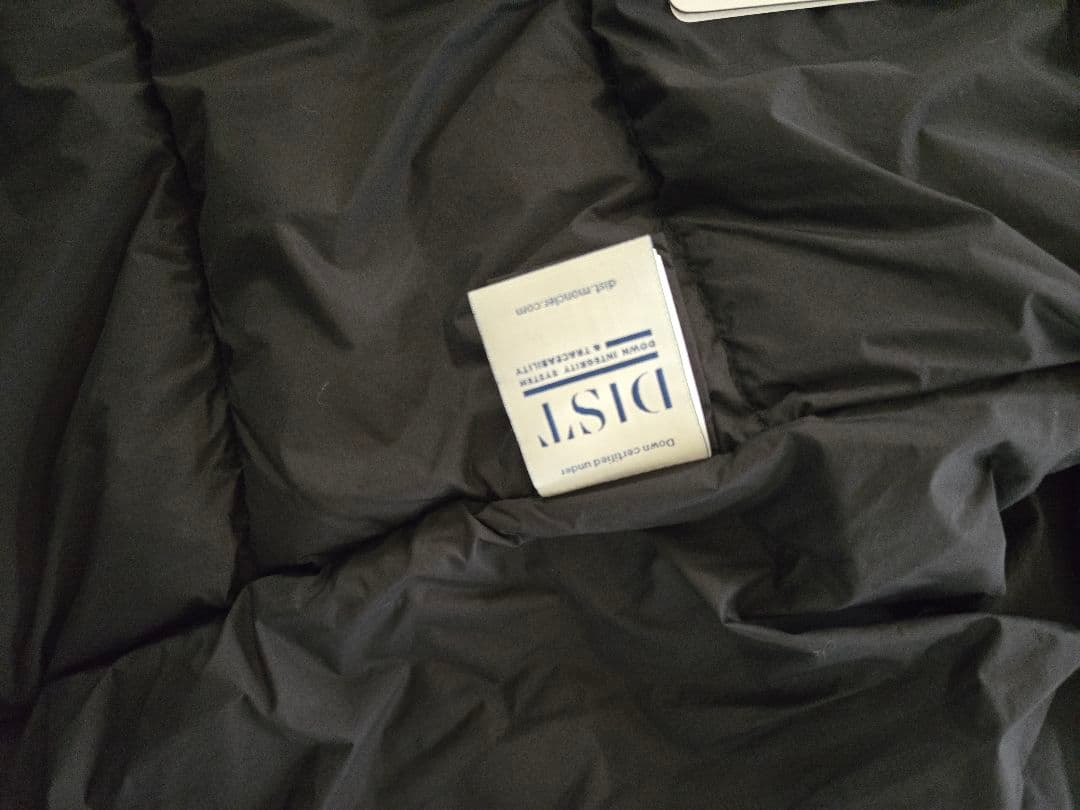 モンクレールの ブラック ダウンベスト