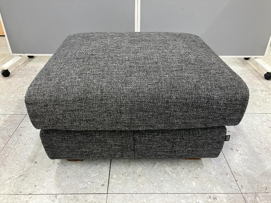 NOYES 2人掛けソファ 片側アーム オットマン付き グレー