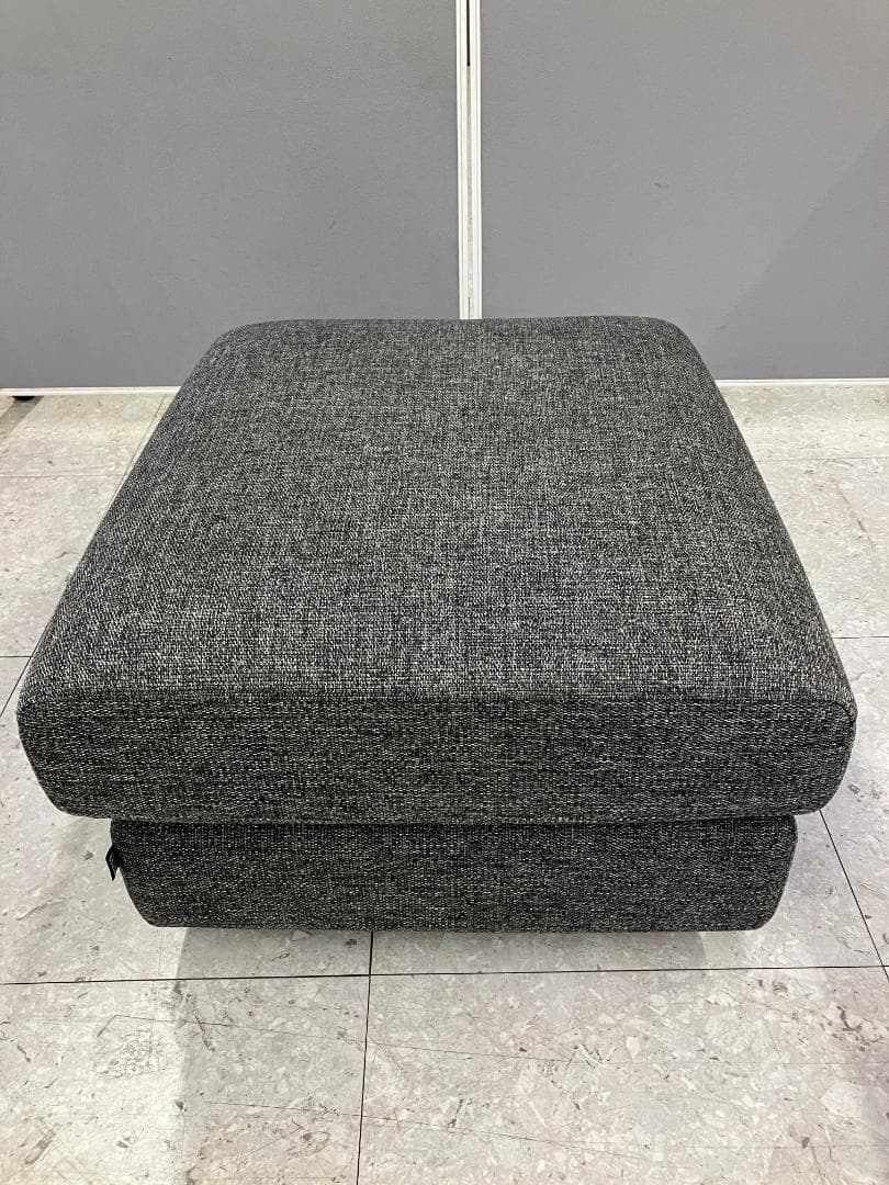 NOYES 2人掛けソファ 片側アーム オットマン付き グレー