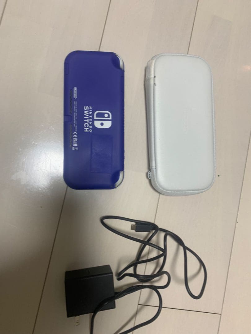 美品Nintendo Switch Lite パープル 本体 充電器 ケース付き