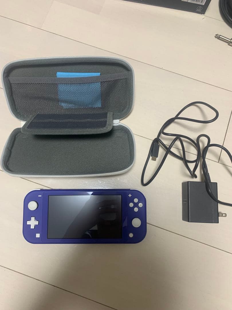 美品Nintendo Switch Lite パープル 本体 充電器 ケース付き