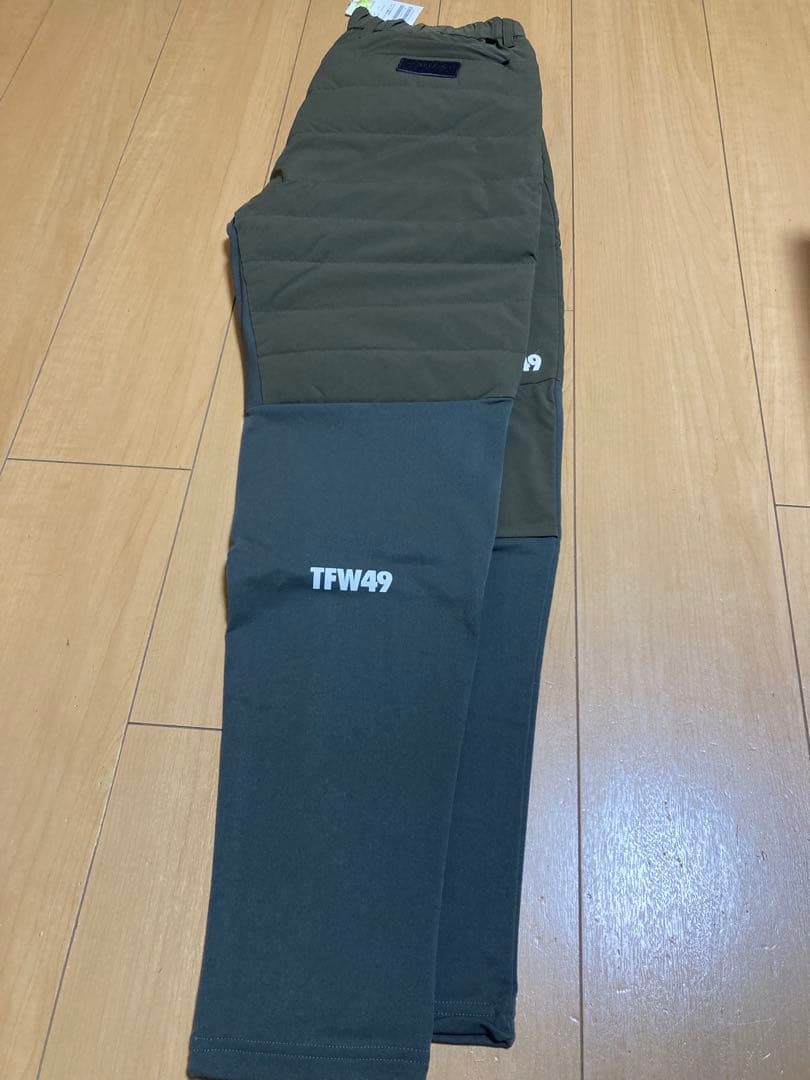 新品未使用　Mサイズ　TFW49 カーキ ゴルフ ダウンパンツ 防寒 冬