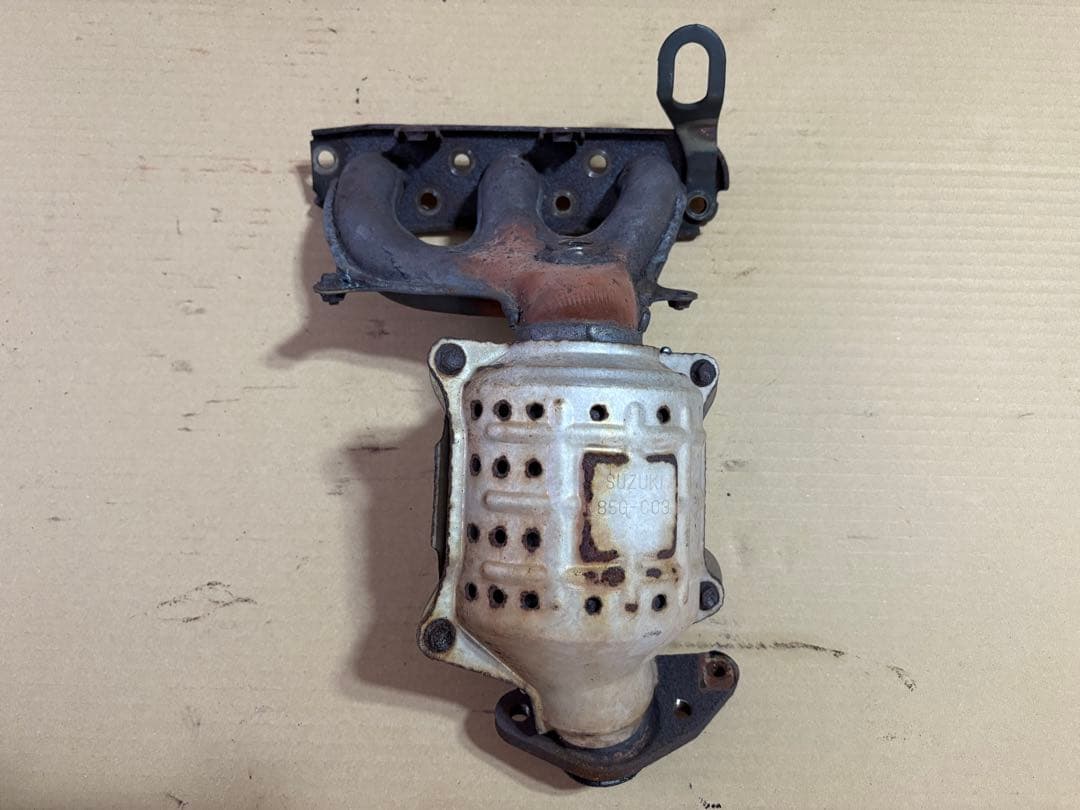 スズキ純正 エキゾーストマニホールド85G-C03 触媒 キャタライザー