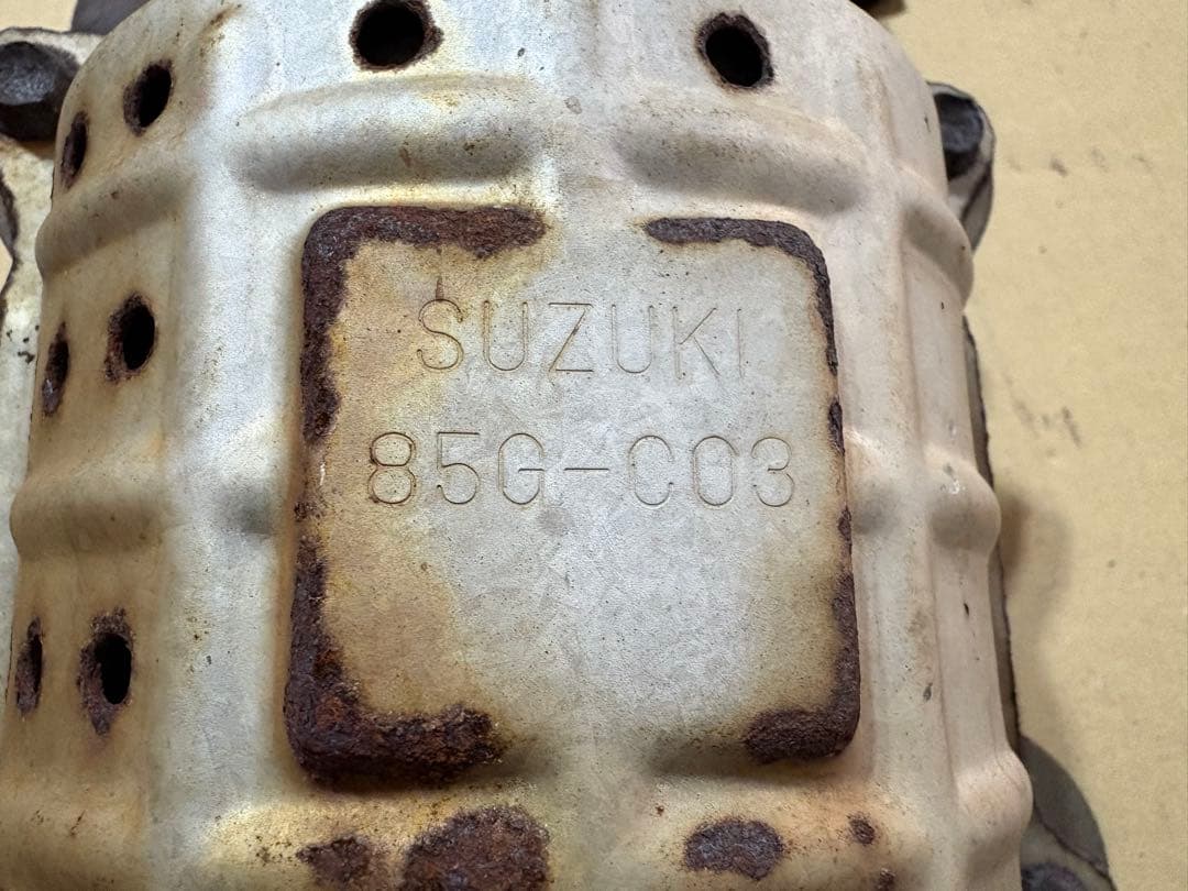 スズキ純正 エキゾーストマニホールド85G-C03 触媒 キャタライザー