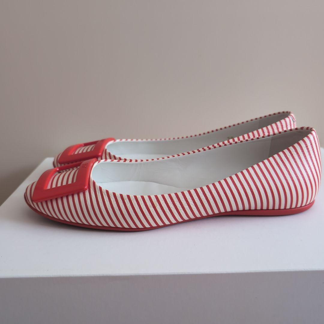 ロジェヴィヴィエRogerVivier赤白ストライプ定番バックルフラットパンプス