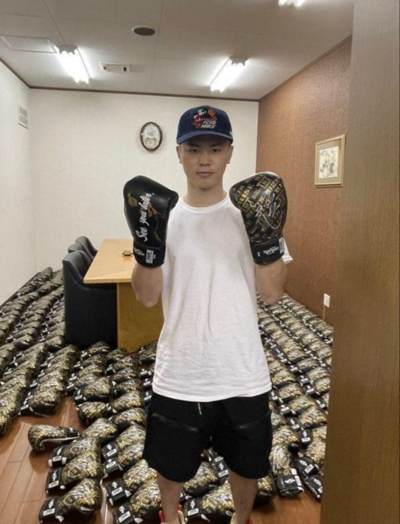 那須川天心キックボクシング引退記念直筆サイン入りグローブ