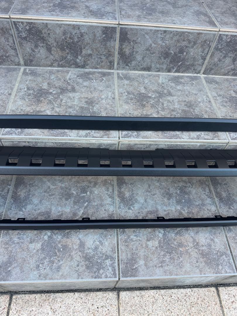 ランドクルーザー　250 グリル　エンブレム　モール　ラプターライナー塗装