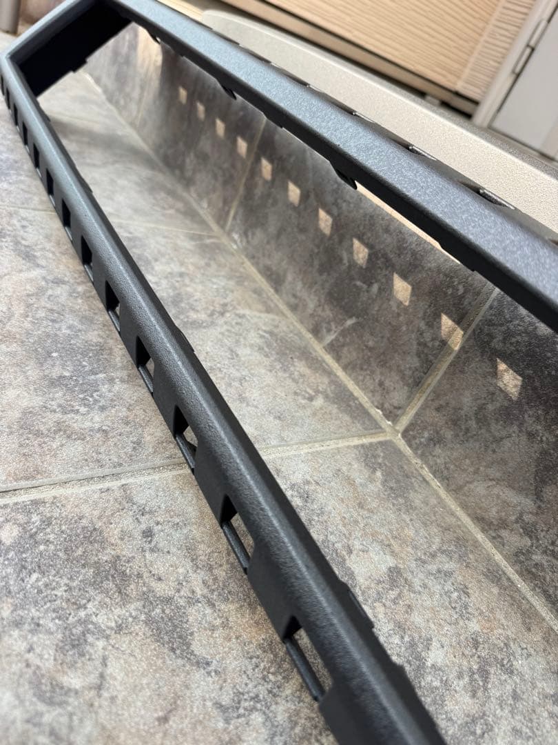 ランドクルーザー　250 グリル　エンブレム　モール　ラプターライナー塗装