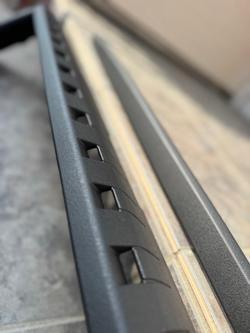 ランドクルーザー　250 グリル　エンブレム　モール　ラプターライナー塗装