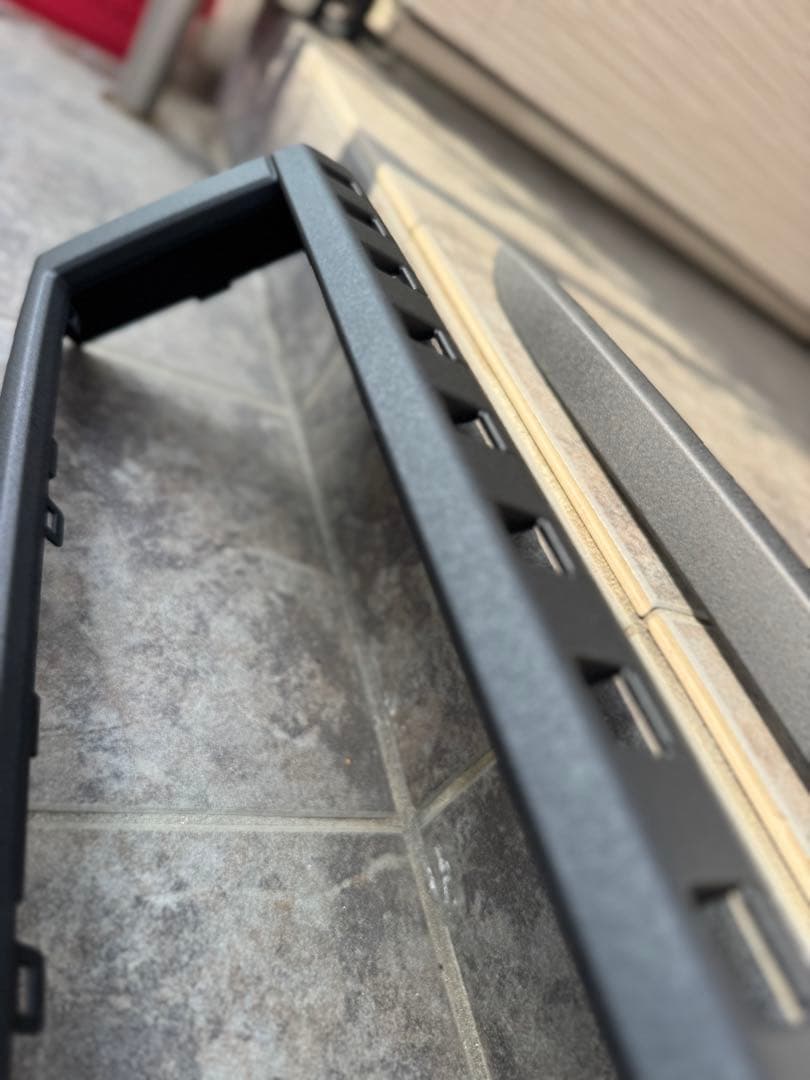 ランドクルーザー　250 グリル　エンブレム　モール　ラプターライナー塗装