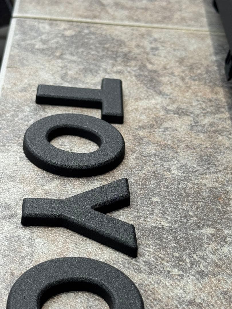 ランドクルーザー　250 グリル　エンブレム　モール　ラプターライナー塗装