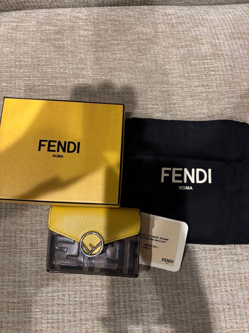 お年玉SALE⭐︎FENDI ミニウォレット 三つ折り財布 イエロー/ブラウン
