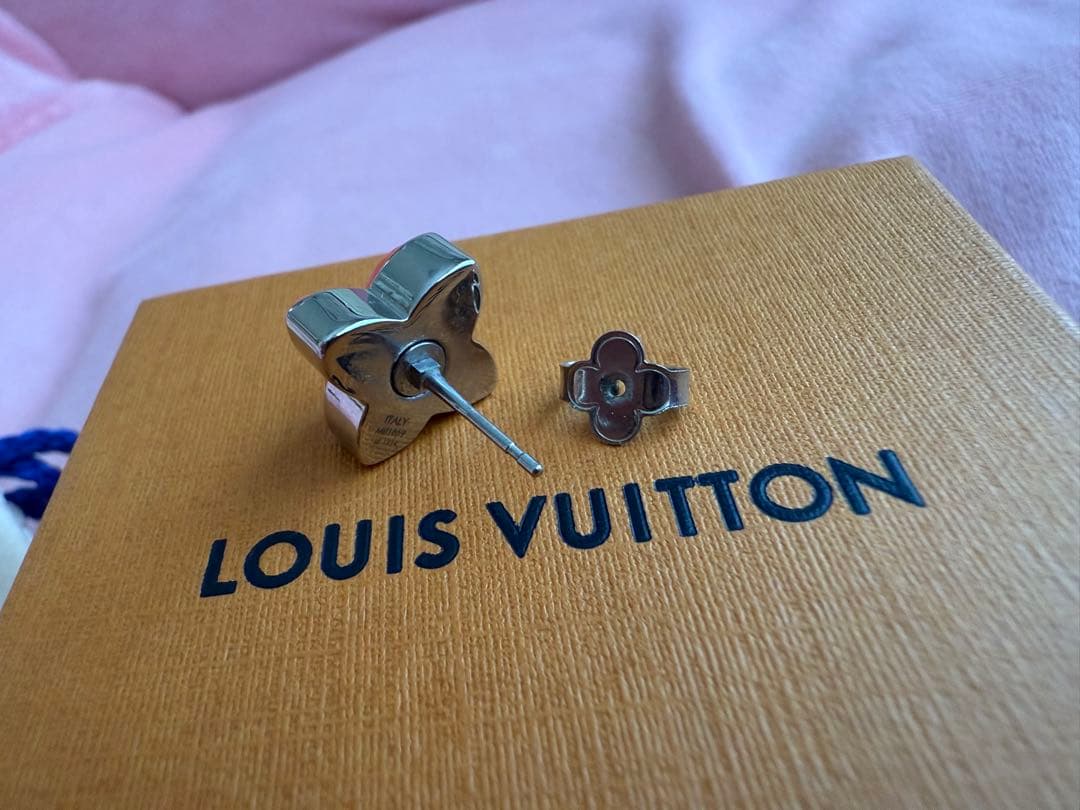 ルイヴィトン ピアス LV ビーズ 2つセット(黄色の丸のついた2つです)