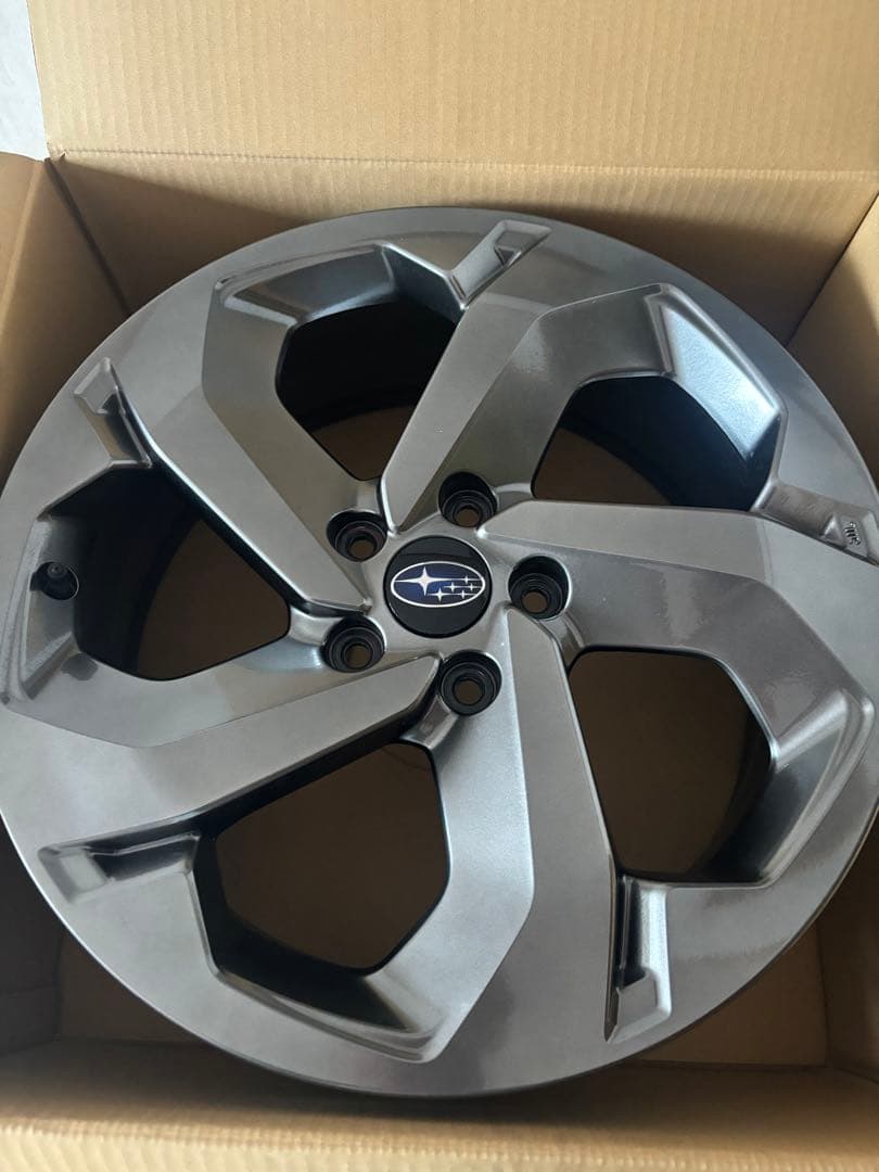 スバル 18インチ 純正新車外しskフォレスターSTIスポーツ1本　4回購入
