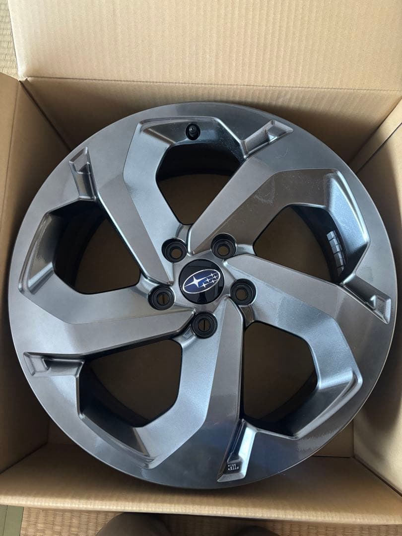スバル 18インチ 純正新車外しskフォレスターSTIスポーツ1本　4回購入