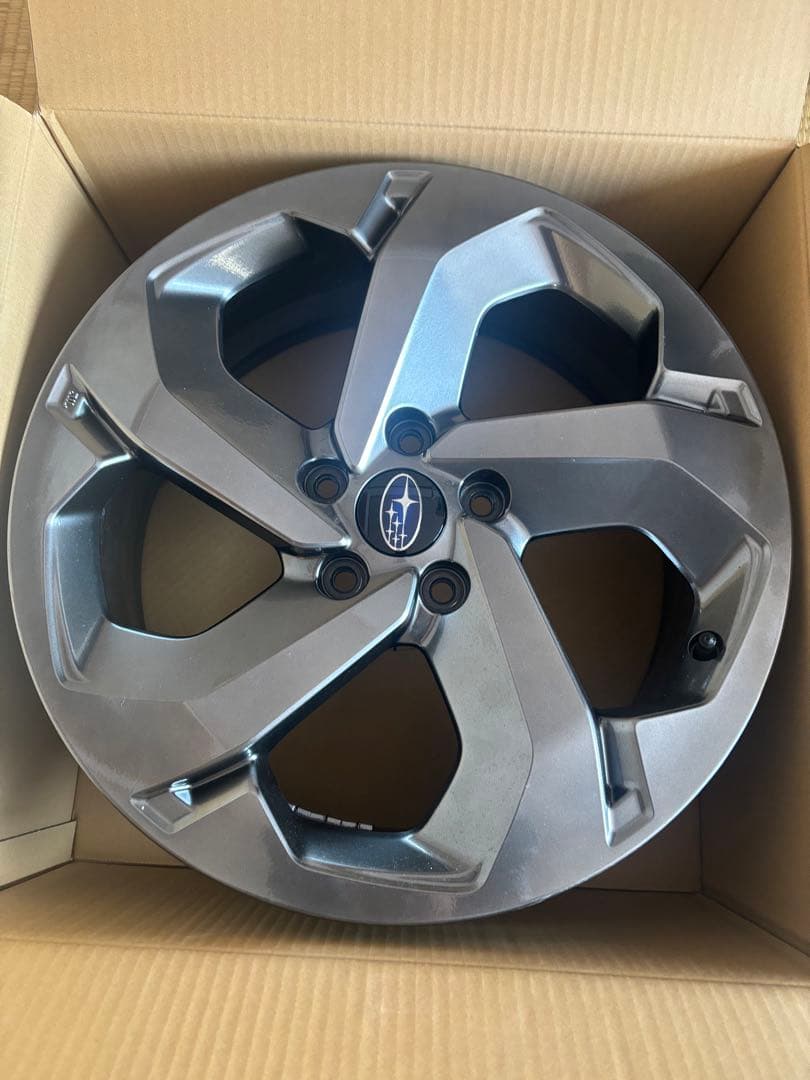 スバル 18インチ 純正新車外しskフォレスターSTIスポーツ1本　4回購入