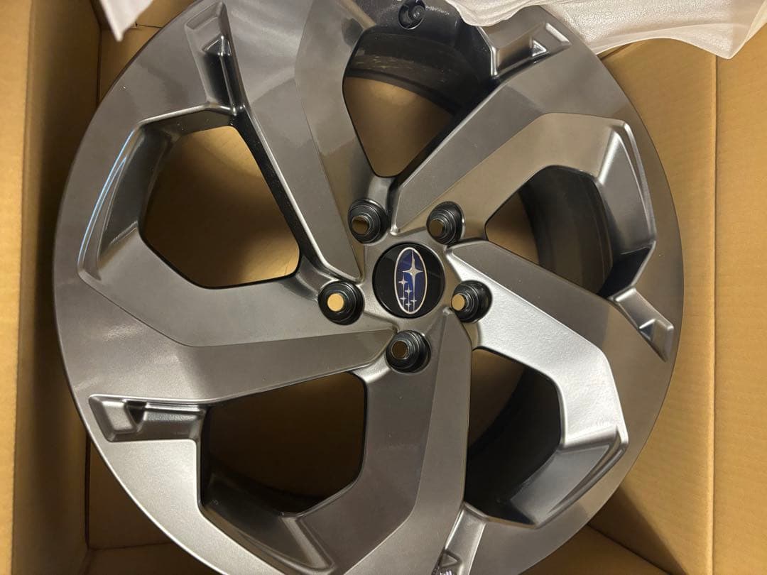 スバル 18インチ 純正新車外しskフォレスターSTIスポーツ1本　4回購入