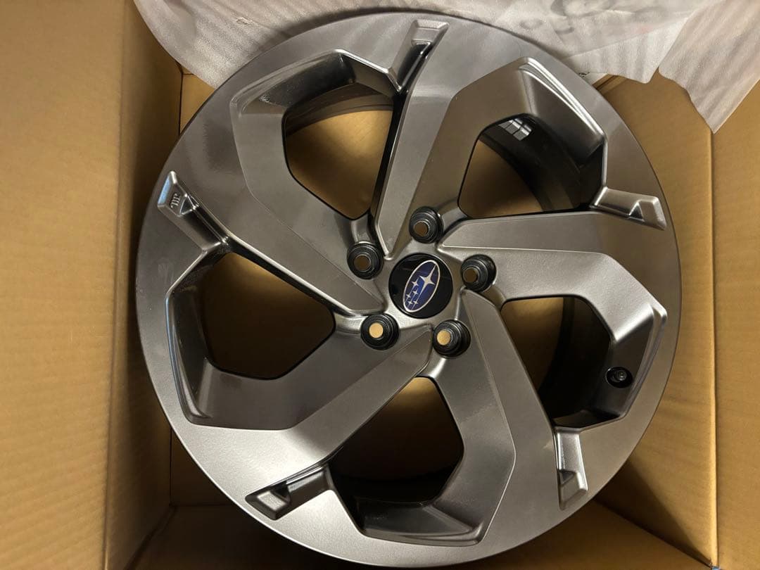 スバル 18インチ 純正新車外しskフォレスターSTIスポーツ1本　4回購入