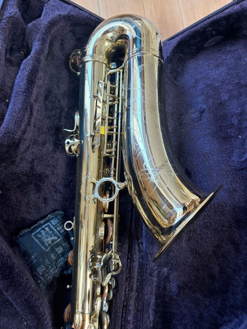 サックス HTN-86彫刻入り　ゴールド　ケース付