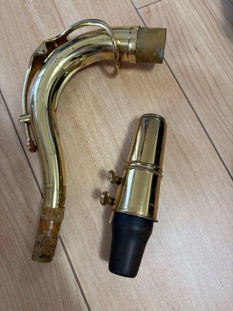 サックス HTN-86彫刻入り　ゴールド　ケース付