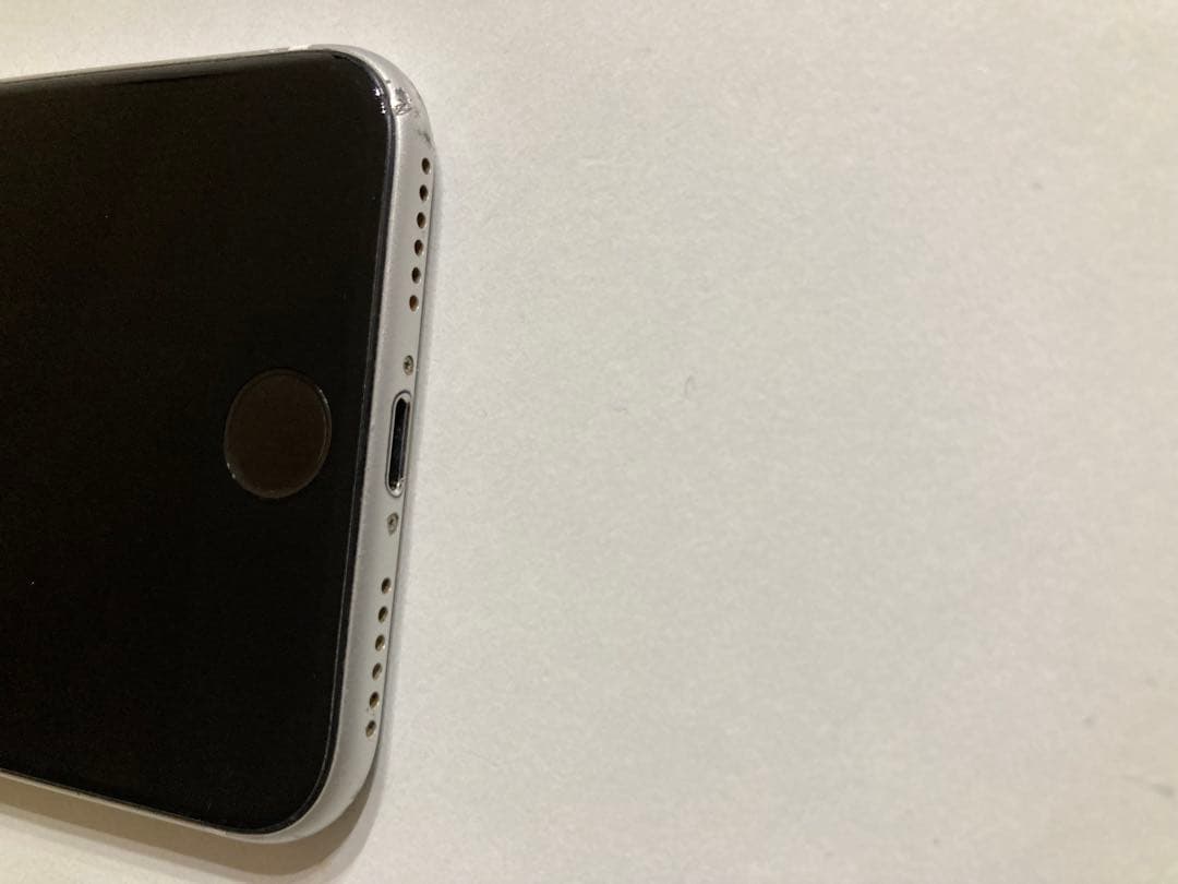 iPhone SE第2世代　ジャンク品　本体　携帯　ホワイト白