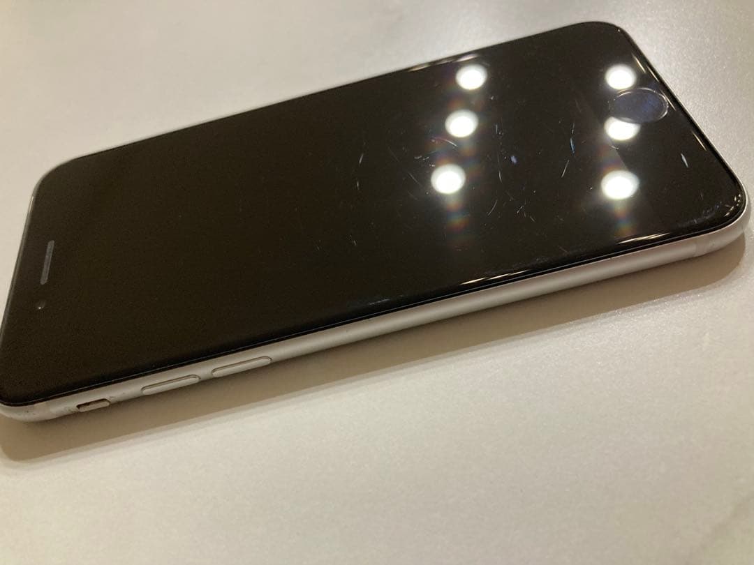 iPhone SE第2世代　ジャンク品　本体　携帯　ホワイト白