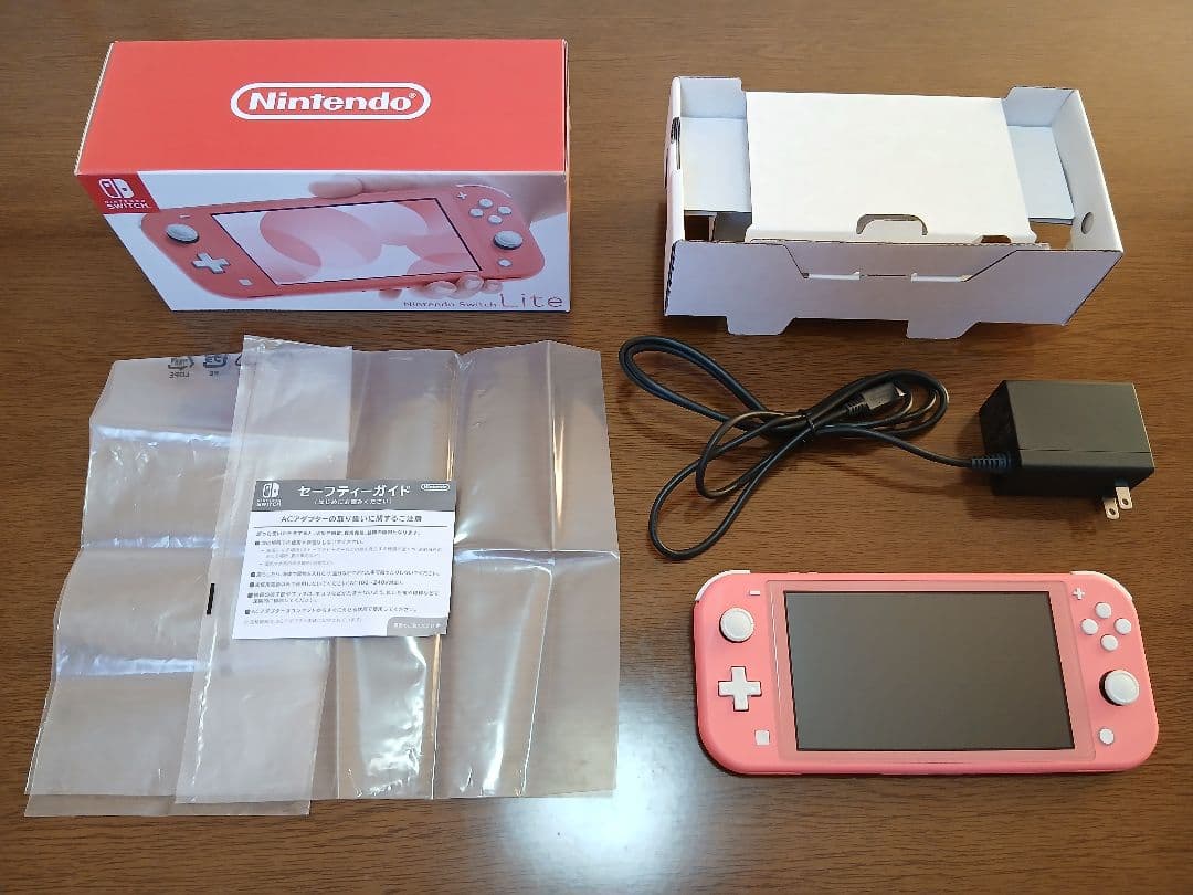 Nintendo Switch Lite　コーラル