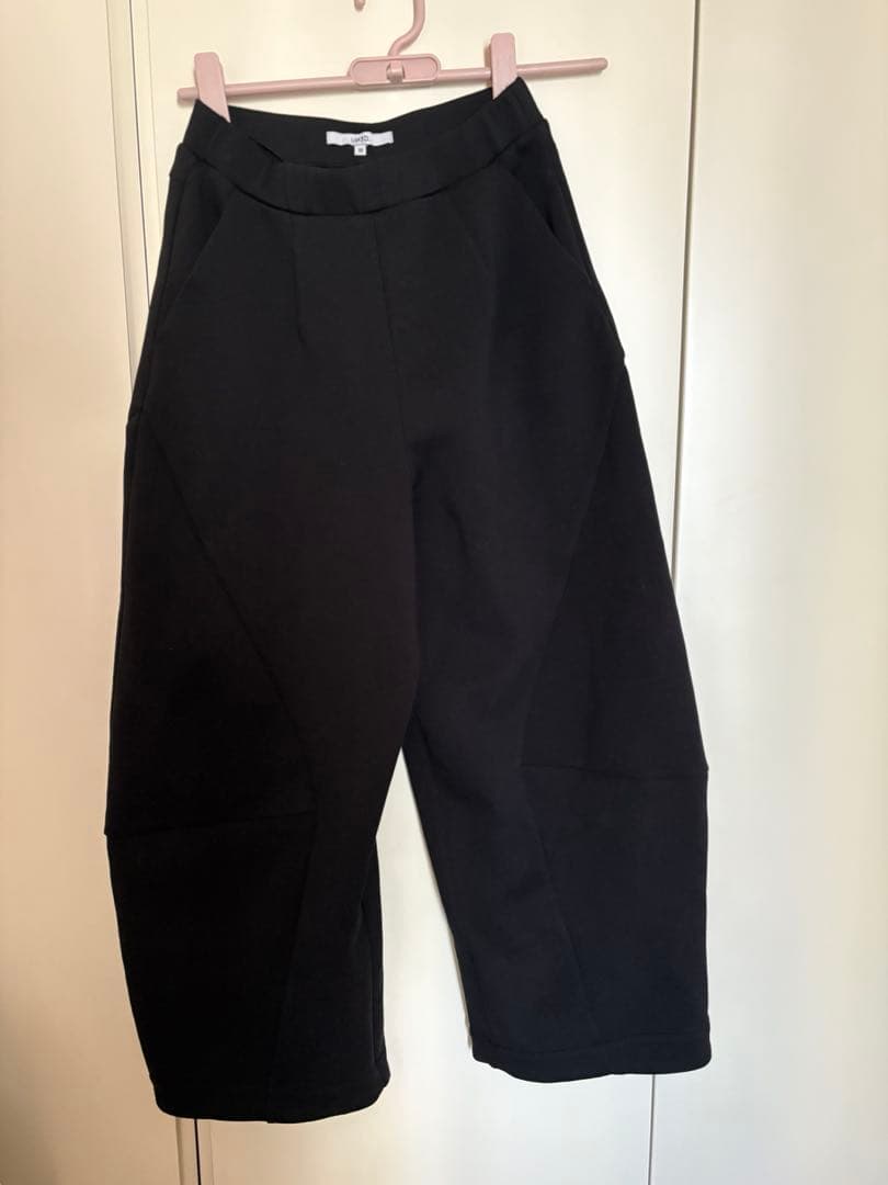 puresisページ　un3d黒いズボン