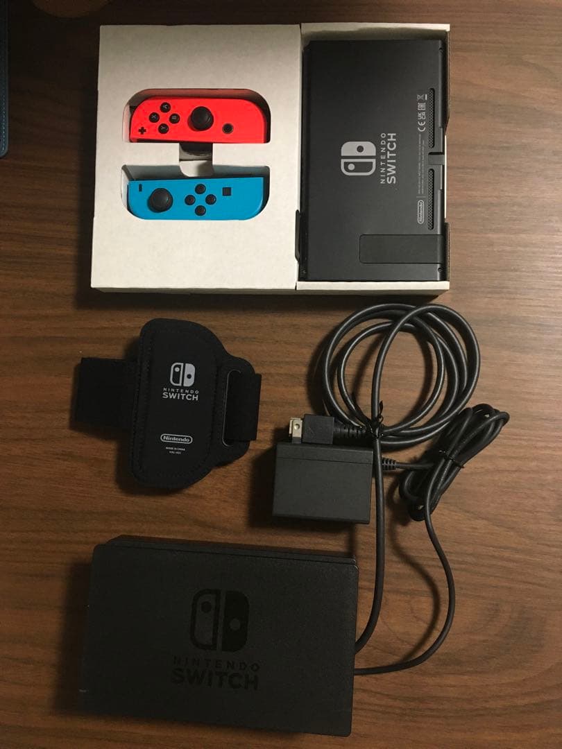 Nintendo Switch本体とProコントローラー2個セット（動作良好）