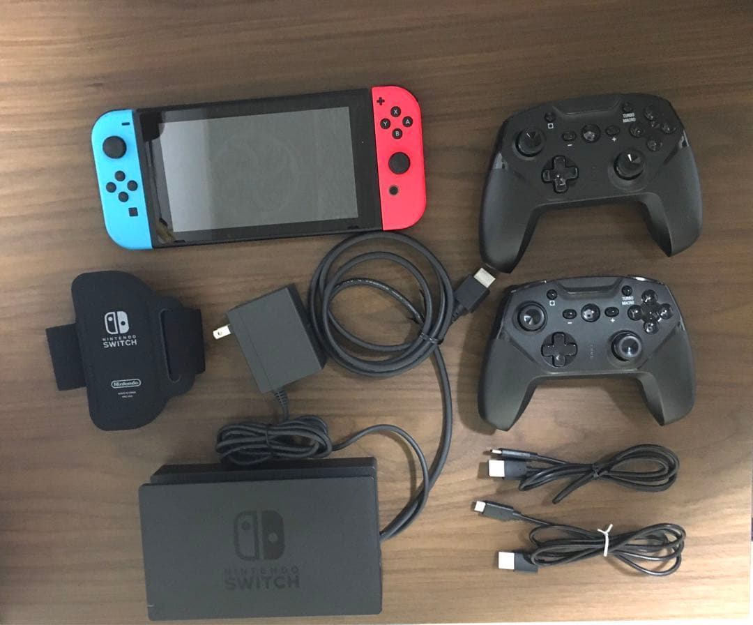 Nintendo Switch本体とProコントローラー2個セット（動作良好）