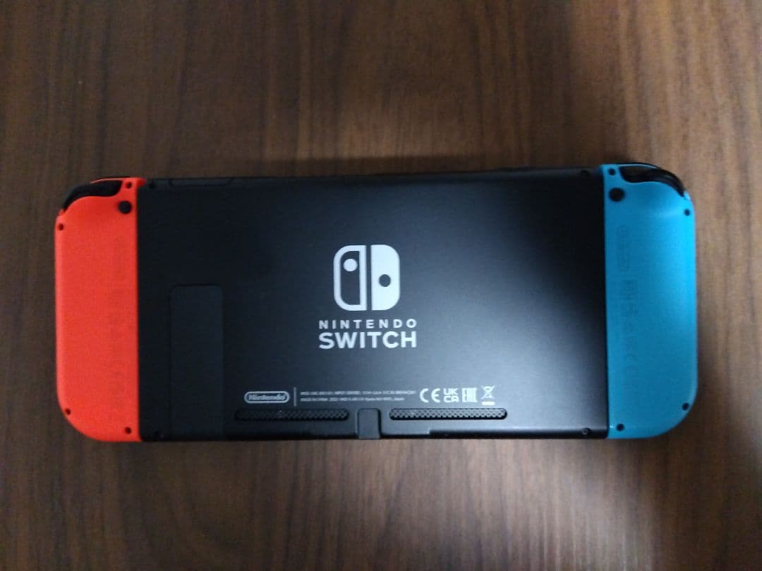 Nintendo Switch本体とProコントローラー2個セット（動作良好）