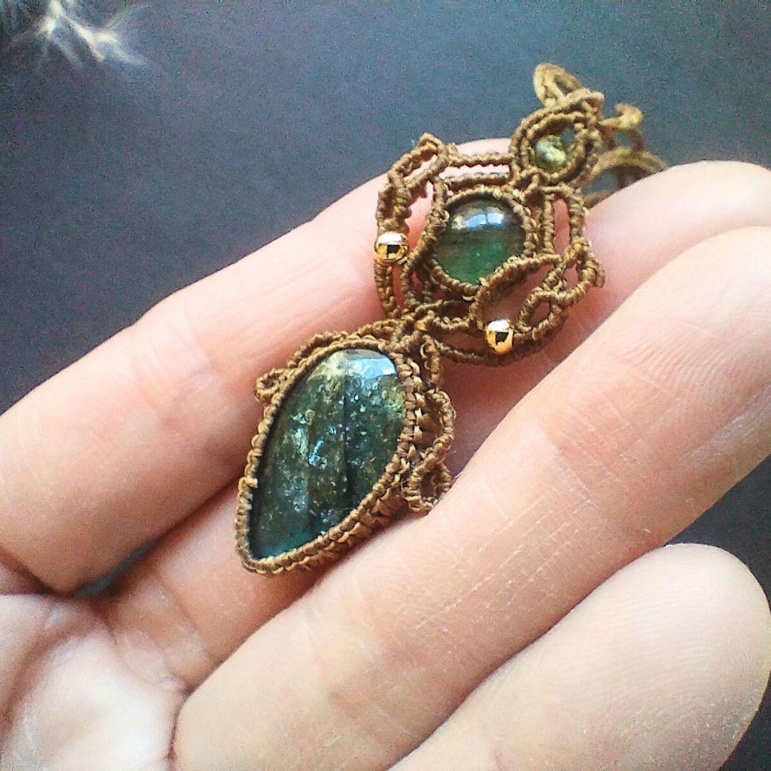 【専用】ラブラドライト＆グリーンストロベリークォーツのマクラメ編みネックレス