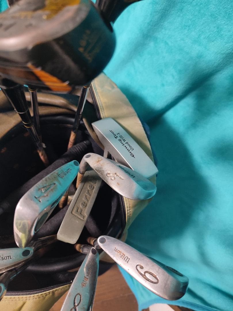 ゴルフセット(ゴルフバッグ、アイアン、パター、ユーティリティ、カバー他)一式