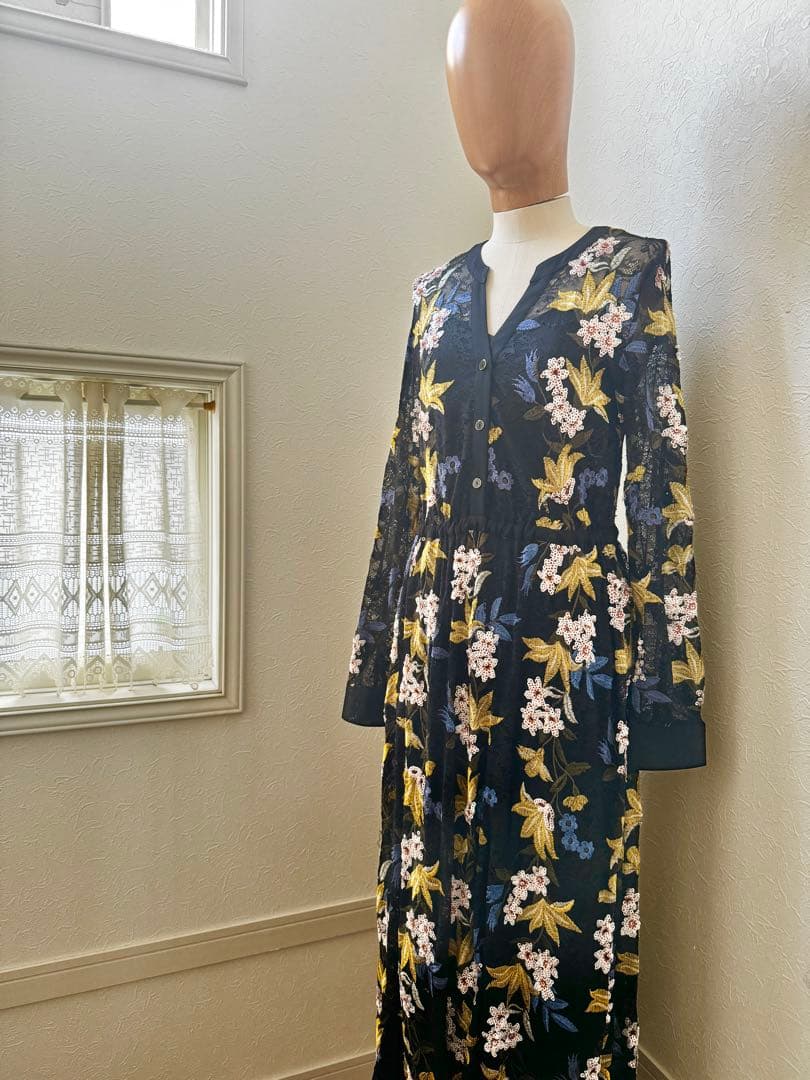 グレースコンチネンタル　フラワーライン刺繍ワンピース　ブラック　36