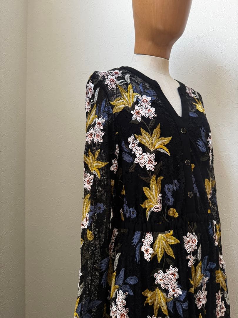 グレースコンチネンタル　フラワーライン刺繍ワンピース　ブラック　36