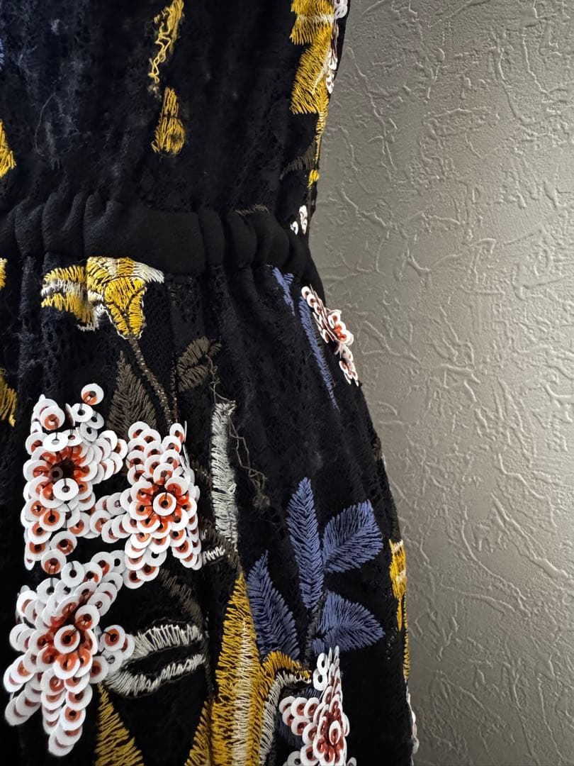 グレースコンチネンタル　フラワーライン刺繍ワンピース　ブラック　36