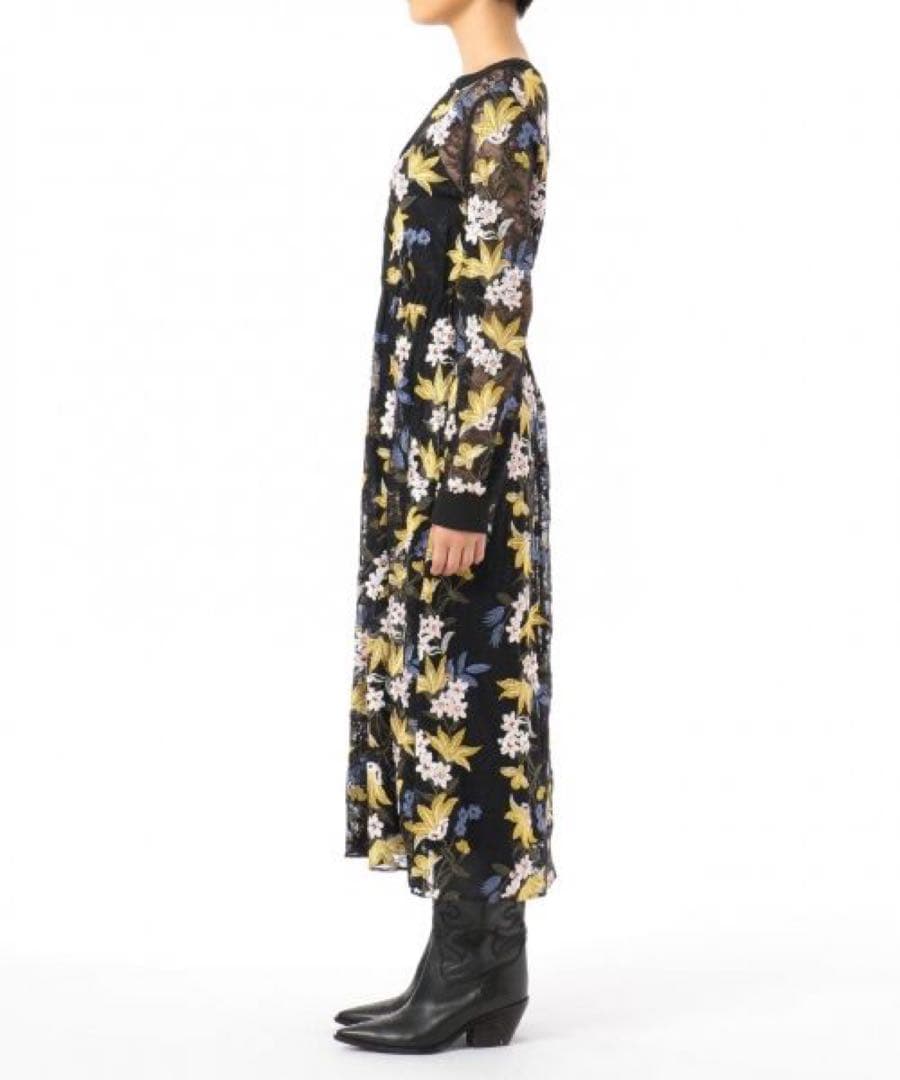 グレースコンチネンタル　フラワーライン刺繍ワンピース　ブラック　36