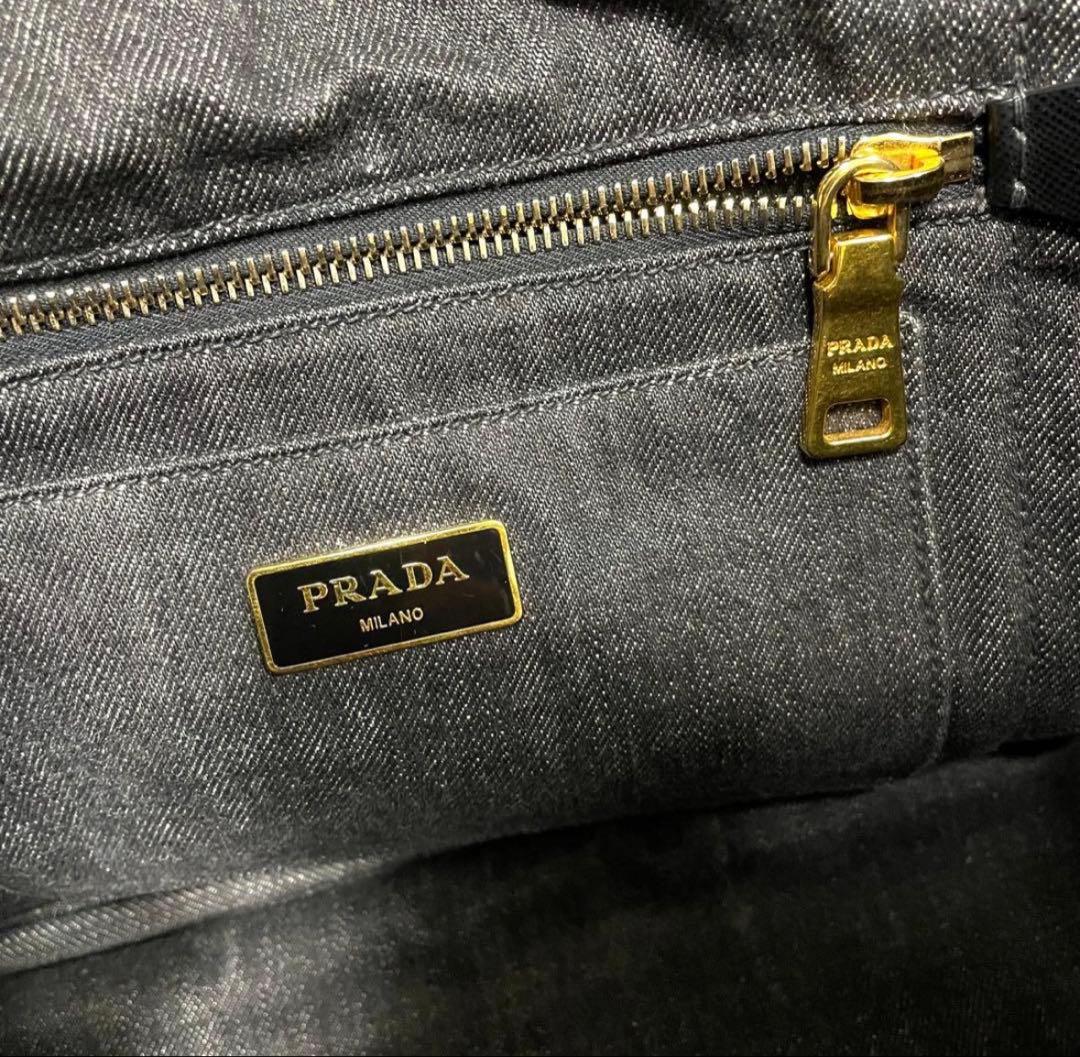 PRADA カナパ　M