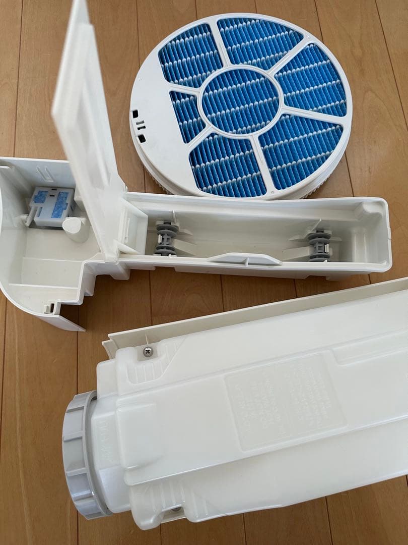 【美品】2022年製 シャープ 加湿空気清浄機 KC-J50-W