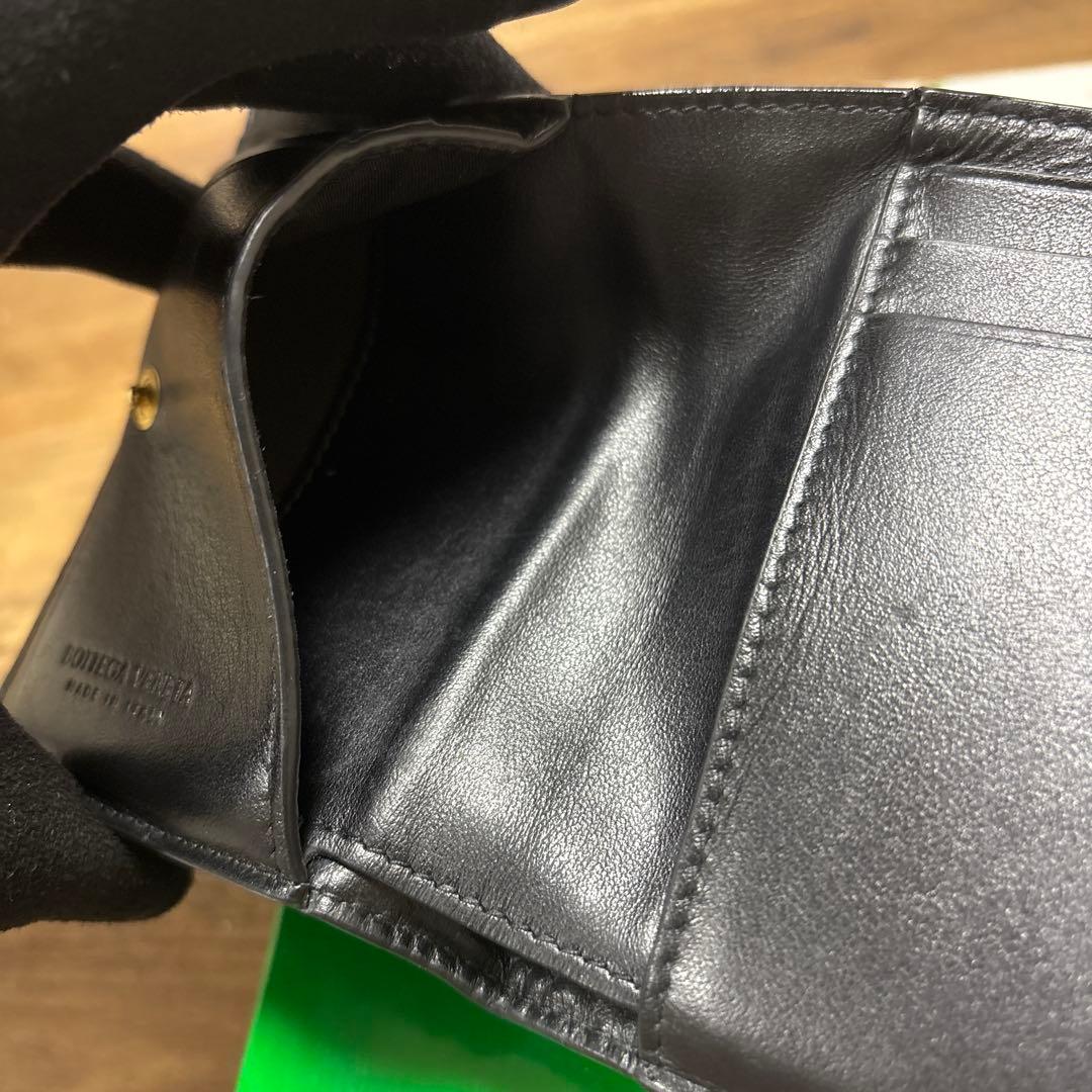 BOTTEGA VENETA ブラックレザー二つ折り財布