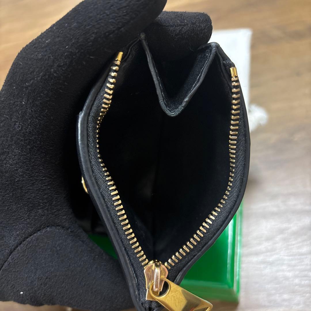BOTTEGA VENETA ブラックレザー二つ折り財布