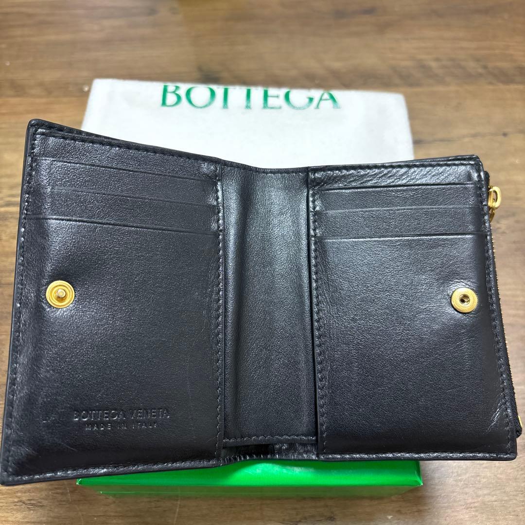 BOTTEGA VENETA ブラックレザー二つ折り財布