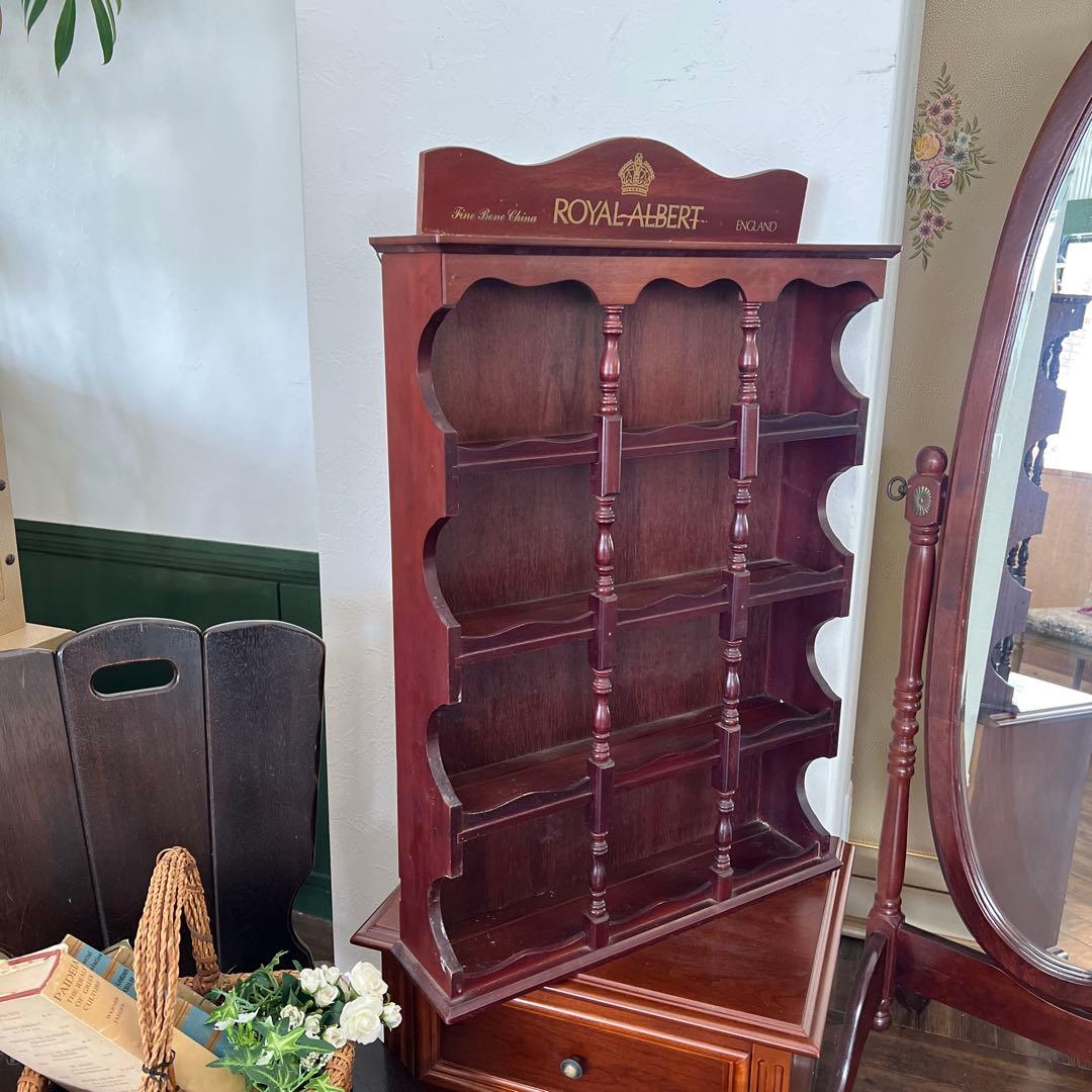 k341r120 英国 ロイヤルアルバート 12ヶ月のカップを飾るカップボード