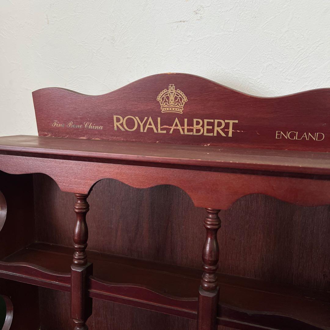 k341r120 英国 ロイヤルアルバート 12ヶ月のカップを飾るカップボード