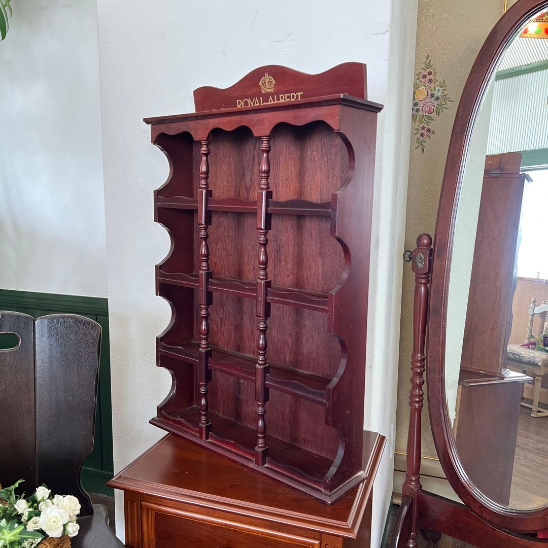 k341r120 英国 ロイヤルアルバート 12ヶ月のカップを飾るカップボード